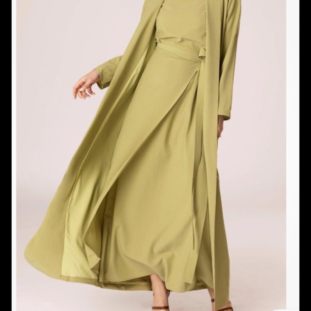 Veiled collection Green 3 piece abaya dress and skirt size large / 56 inch long